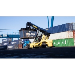 RS45 REACHSTACKER 柴油重櫃機(4-6高)